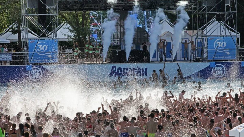 Piscina onde del parco acquatico Aquafan di Riccione